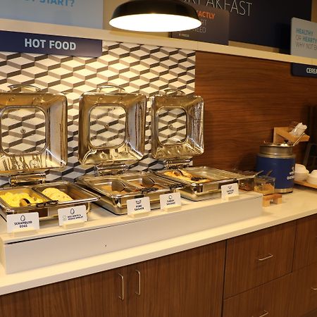 Holiday Inn Express By Ihg Douglas Bagian luar foto