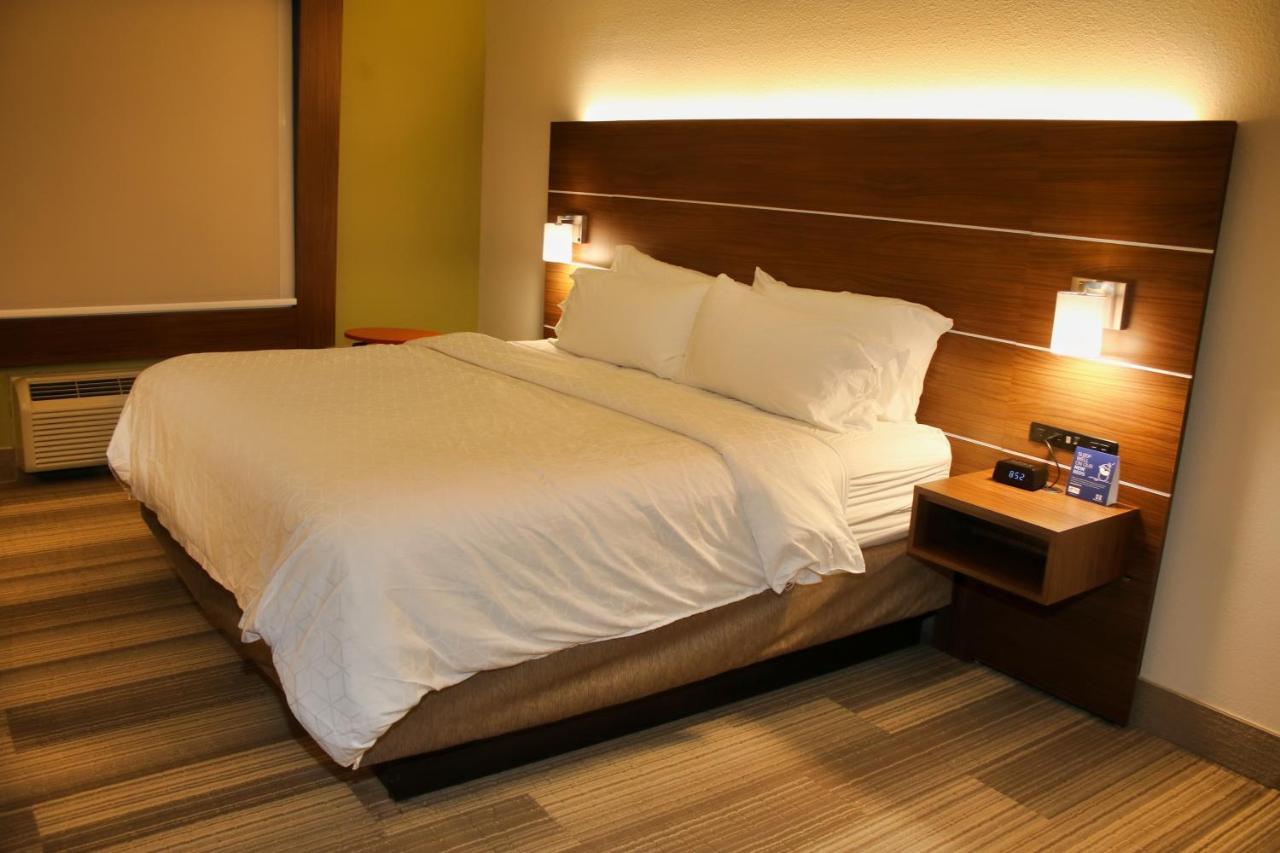 Holiday Inn Express By Ihg Douglas Bagian luar foto