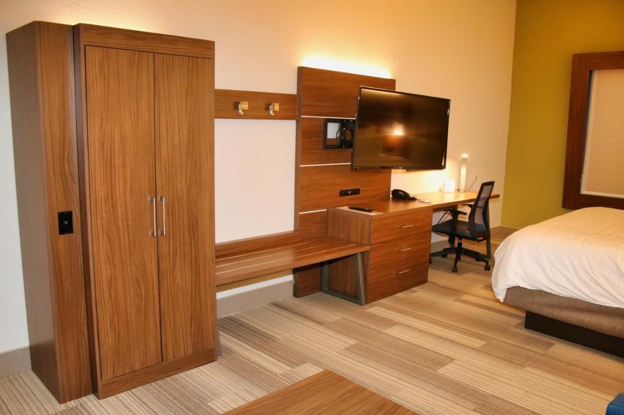 Holiday Inn Express By Ihg Douglas Bagian luar foto