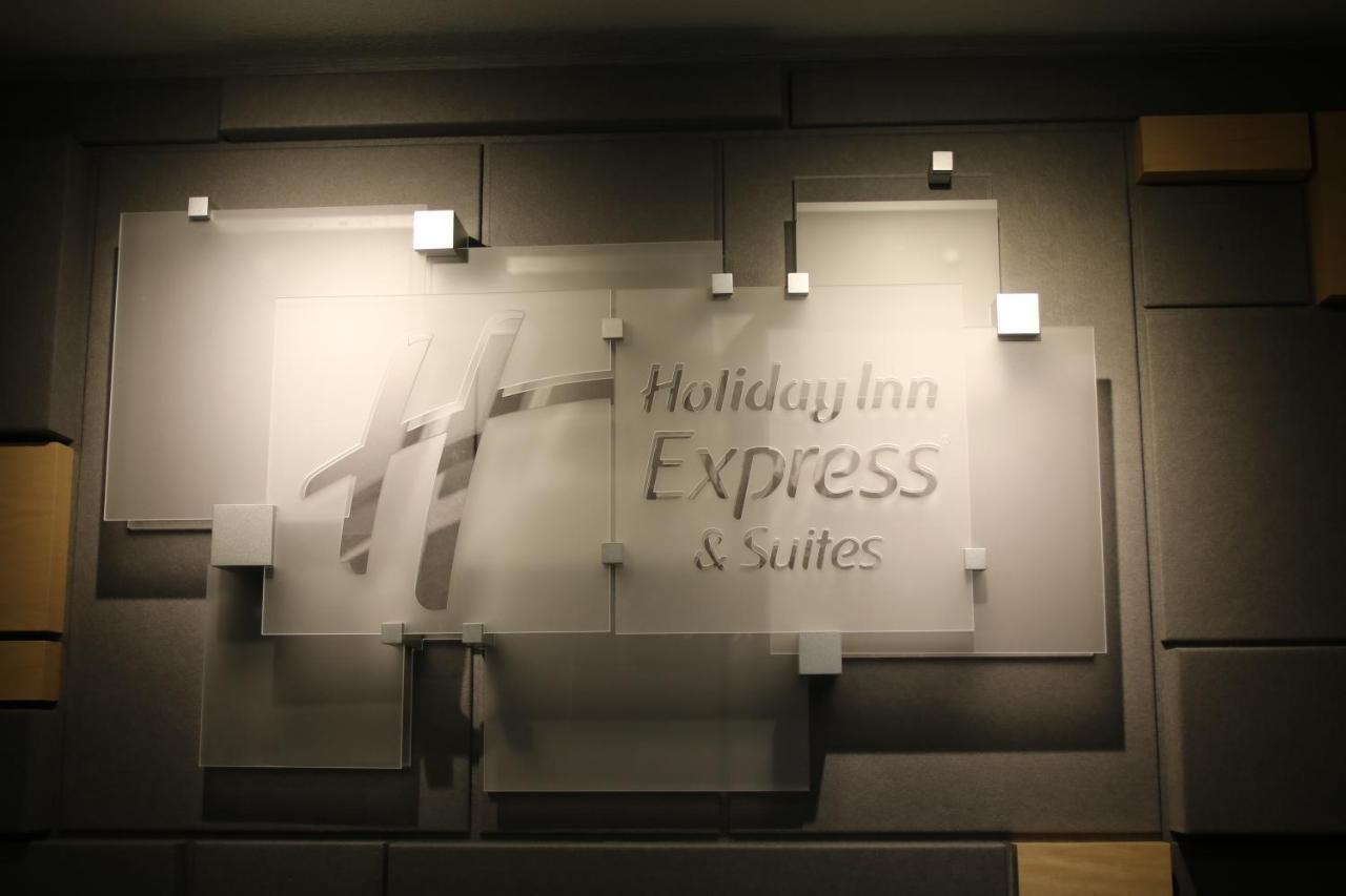 Holiday Inn Express By Ihg Douglas Bagian luar foto