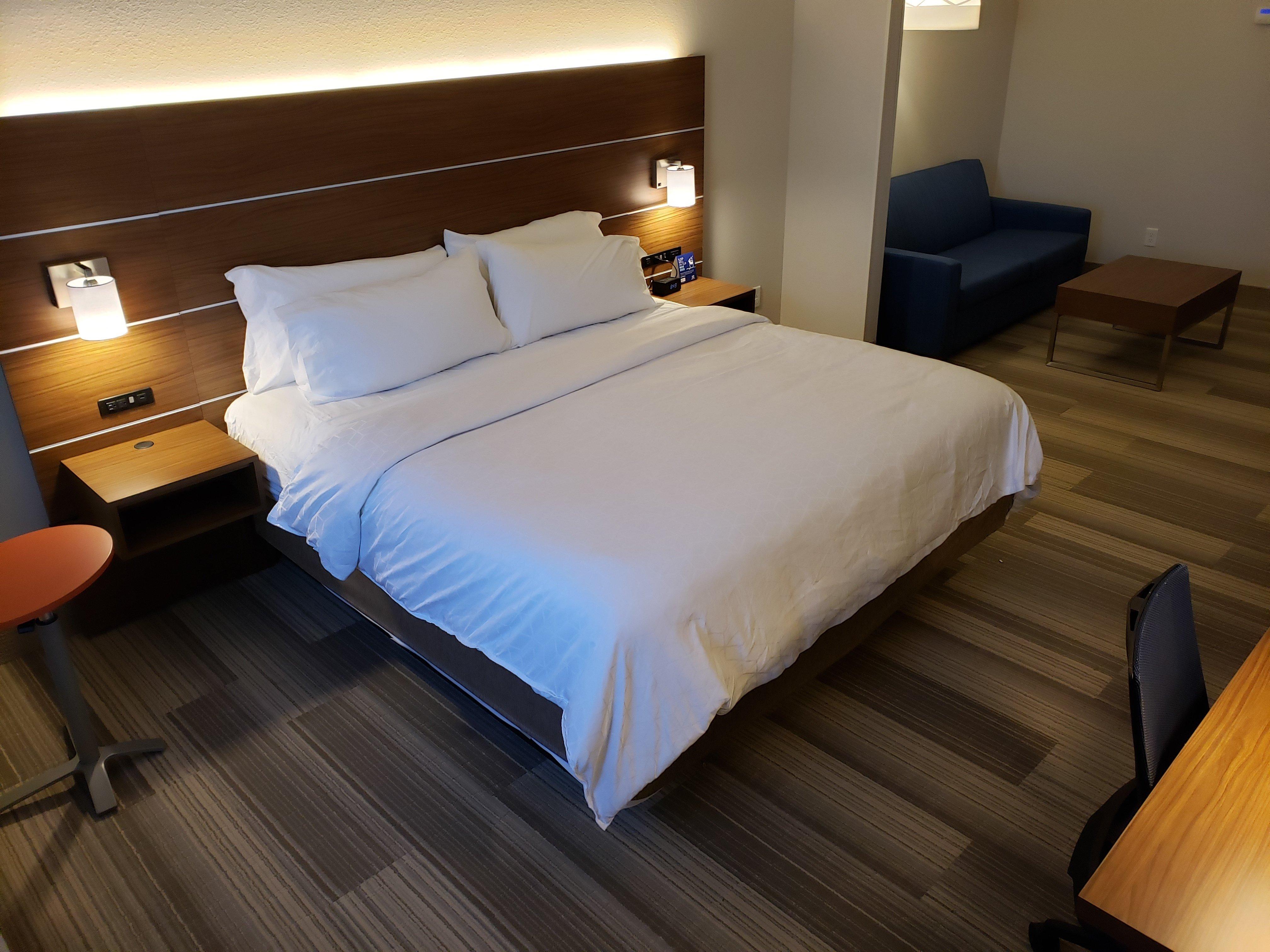 Holiday Inn Express By Ihg Douglas Bagian luar foto