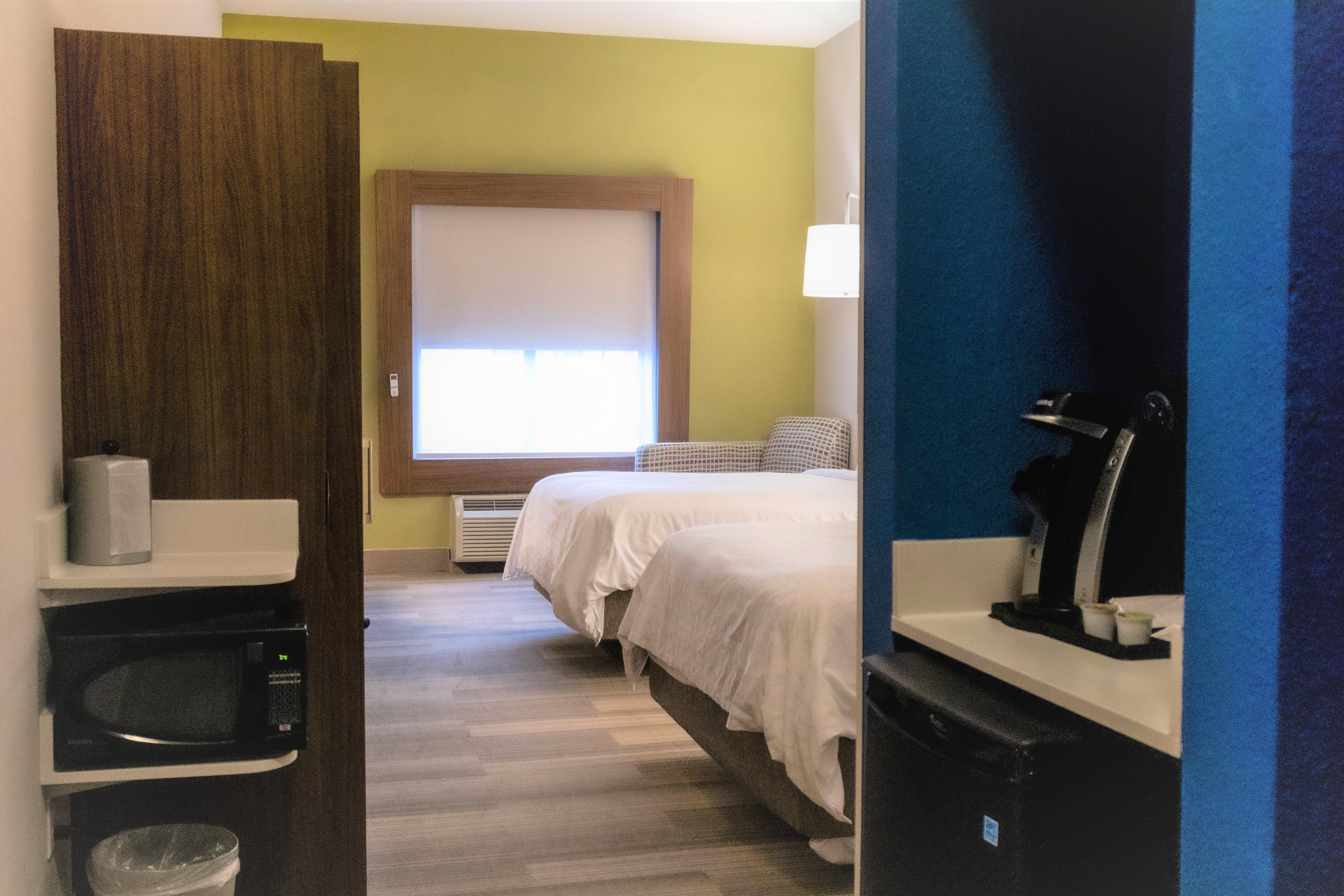 Holiday Inn Express By Ihg Douglas Bagian luar foto