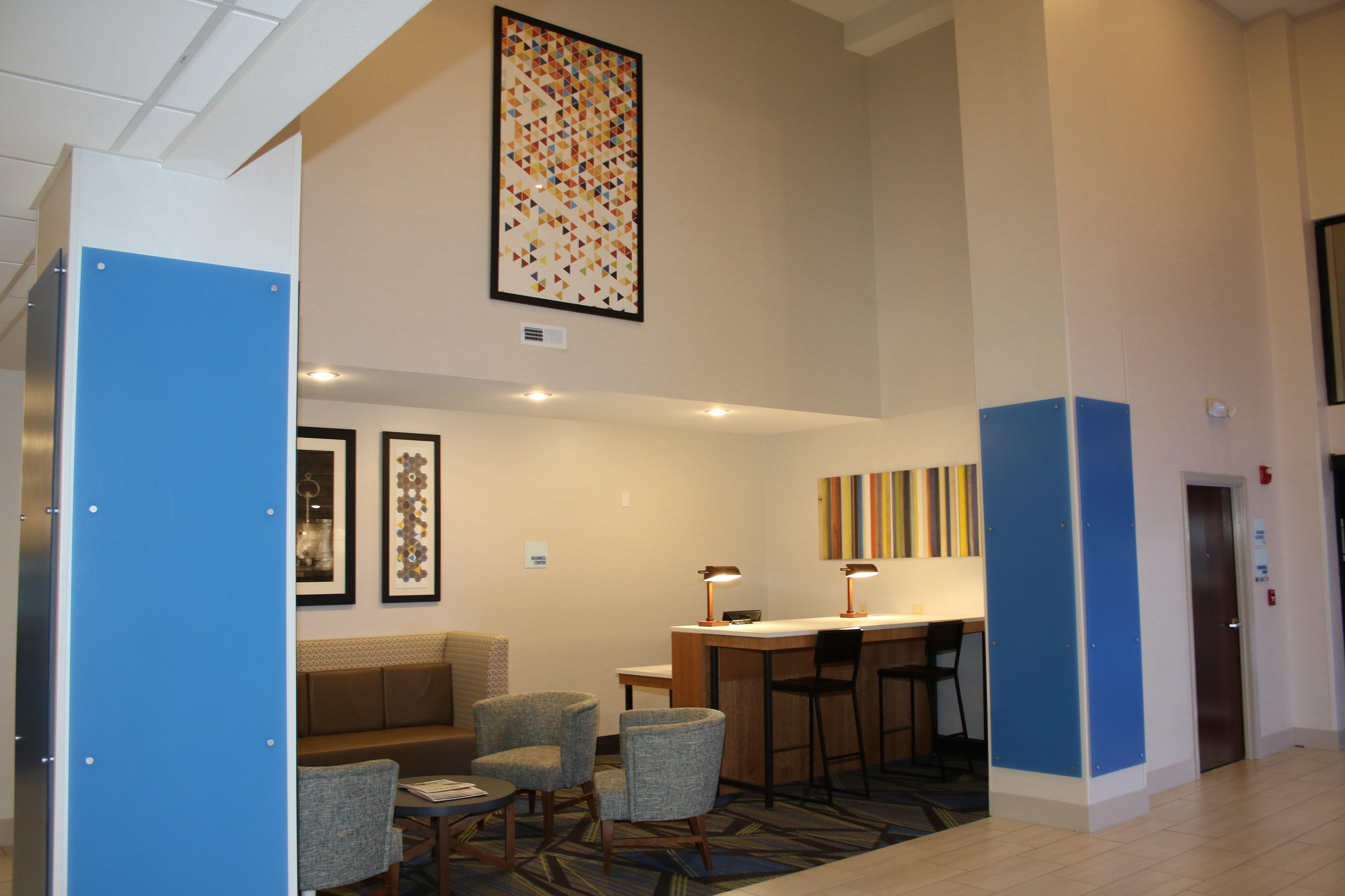 Holiday Inn Express By Ihg Douglas Bagian luar foto