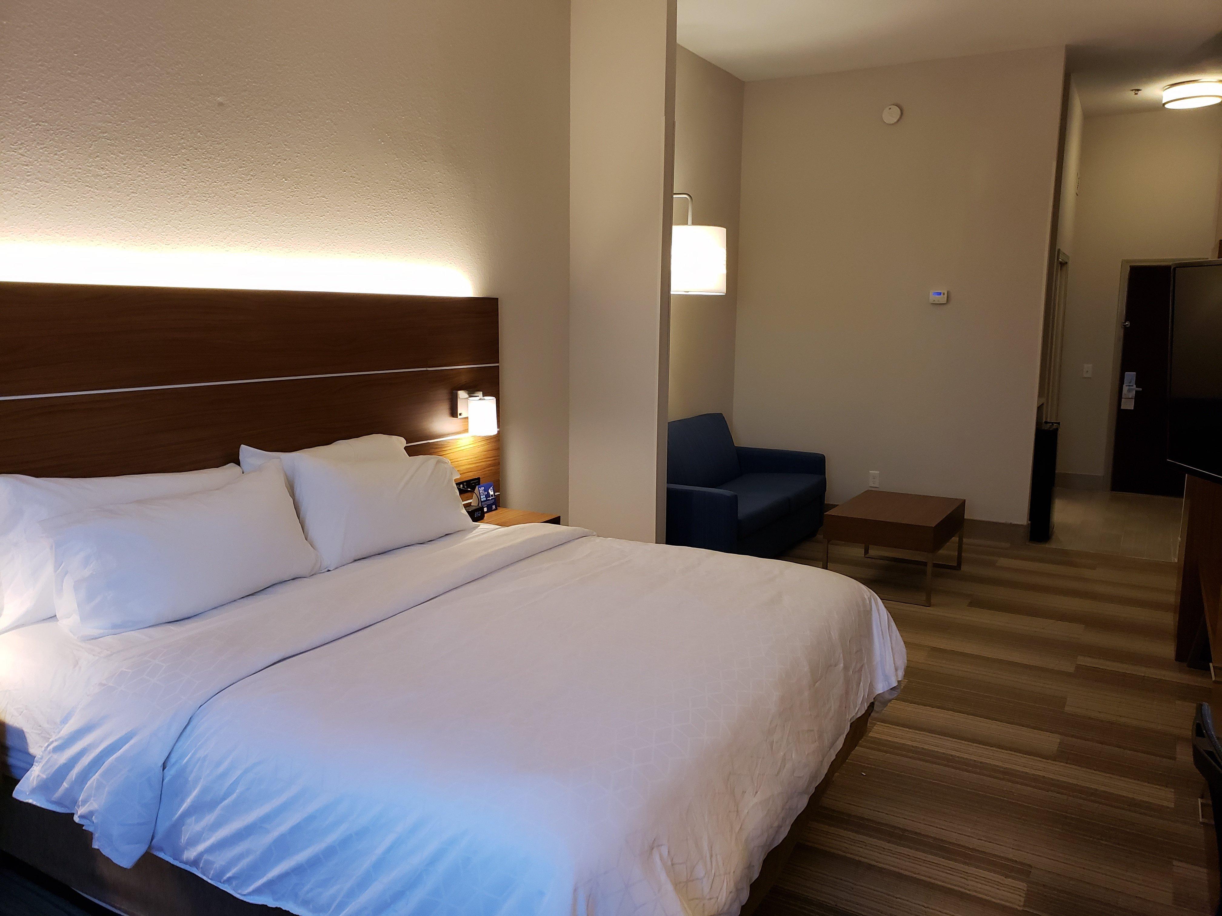 Holiday Inn Express By Ihg Douglas Bagian luar foto