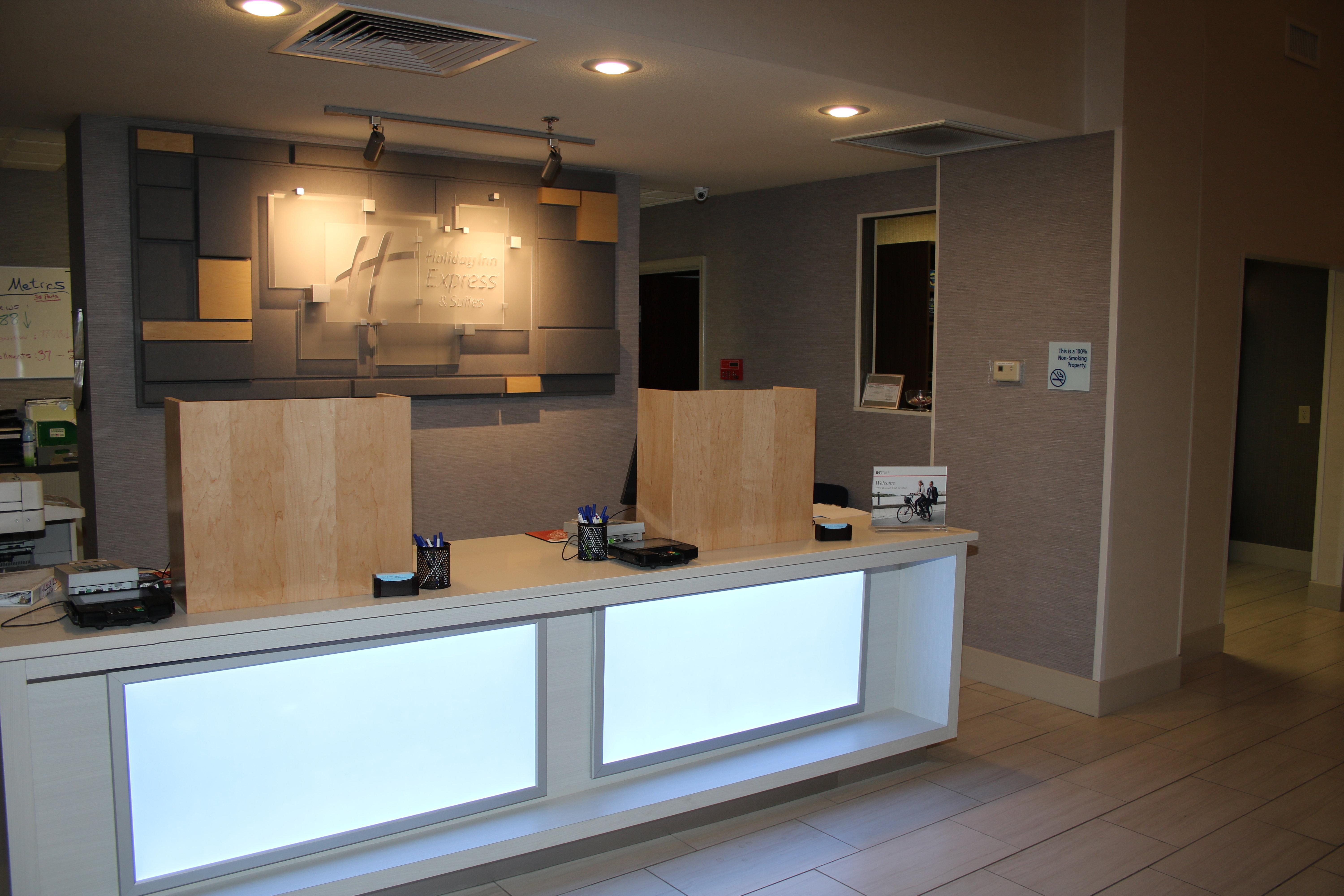 Holiday Inn Express By Ihg Douglas Bagian luar foto