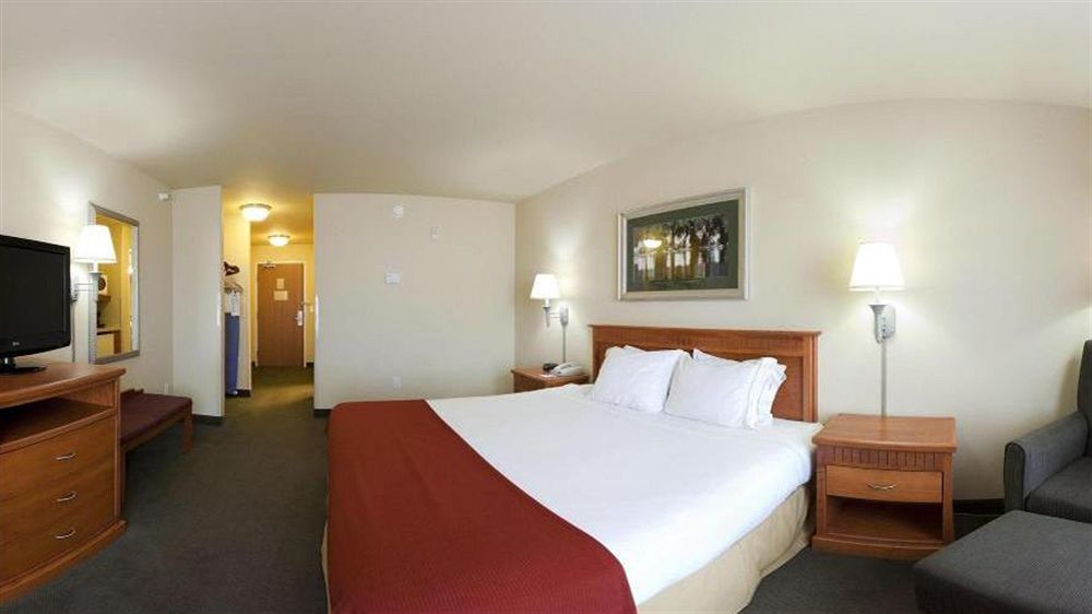 Holiday Inn Express By Ihg Douglas Bagian luar foto