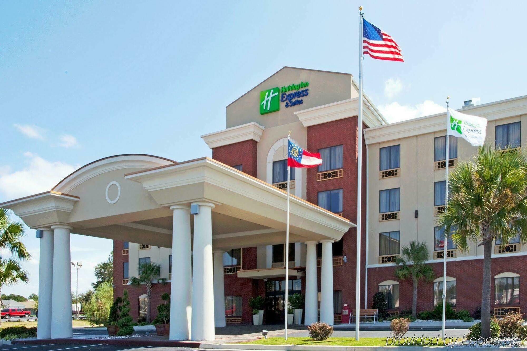 Holiday Inn Express By Ihg Douglas Bagian luar foto